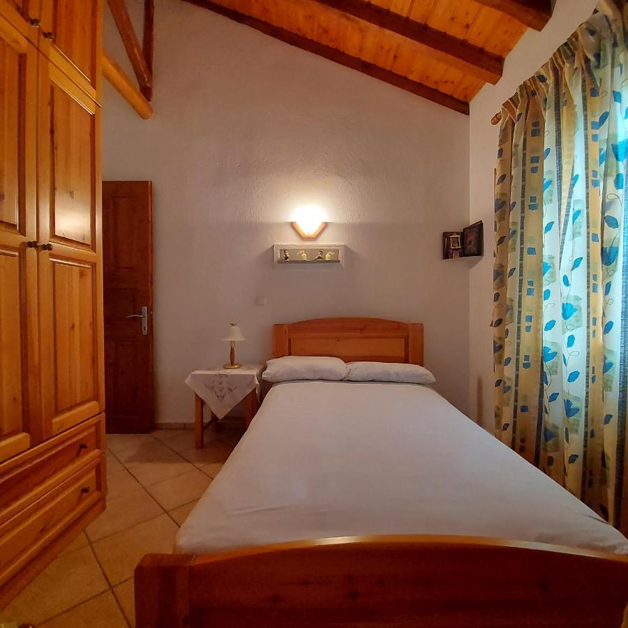Villa Amfithea Moni Evaggelistrias Exteriér fotografie